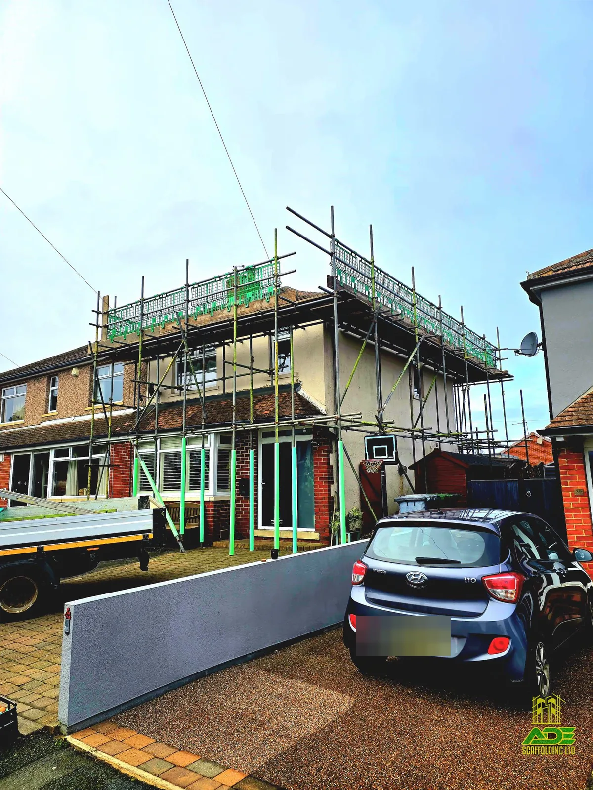 Front scaffold on a rendered semi with an ADE flatbed on site